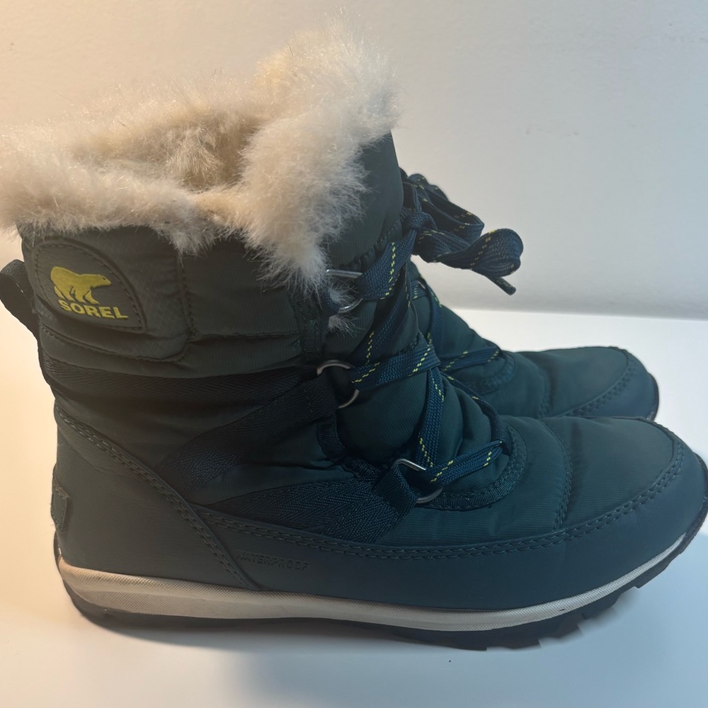 Sorel Teal Boots with White Faux Fur Size 6.5
